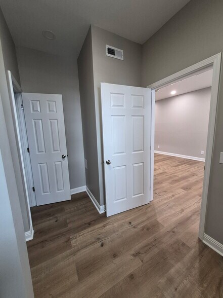 Building Photo - 111 E Main St