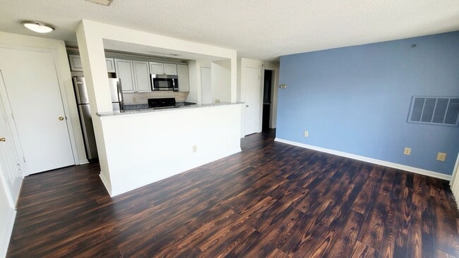 Building Photo - Updated condo across from UNCC!! Dont Miss...