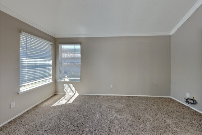 Building Photo - 814 Hyacinth Pl