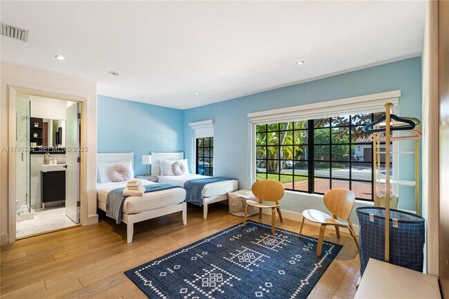 Building Photo - 524 Oleander Dr