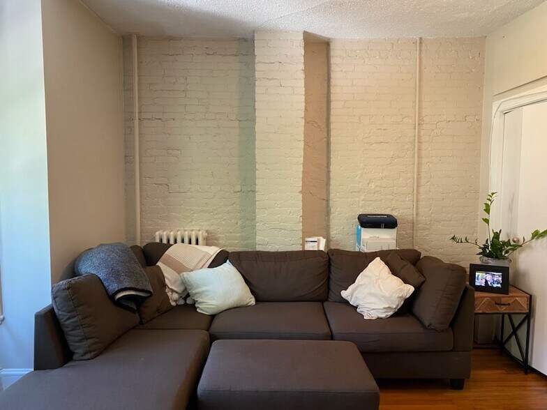 Building Photo - 17 Dartmouth Plz