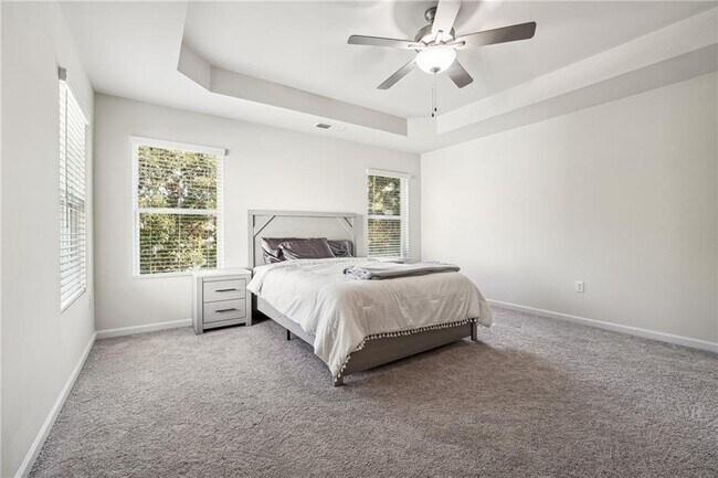 Building Photo - 4655 Fullerton Dr