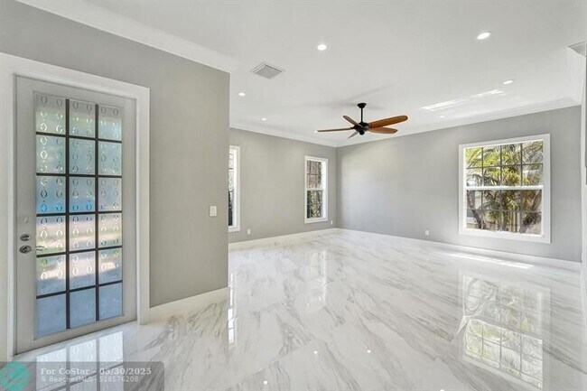 Building Photo - 1326 SW 23rd St