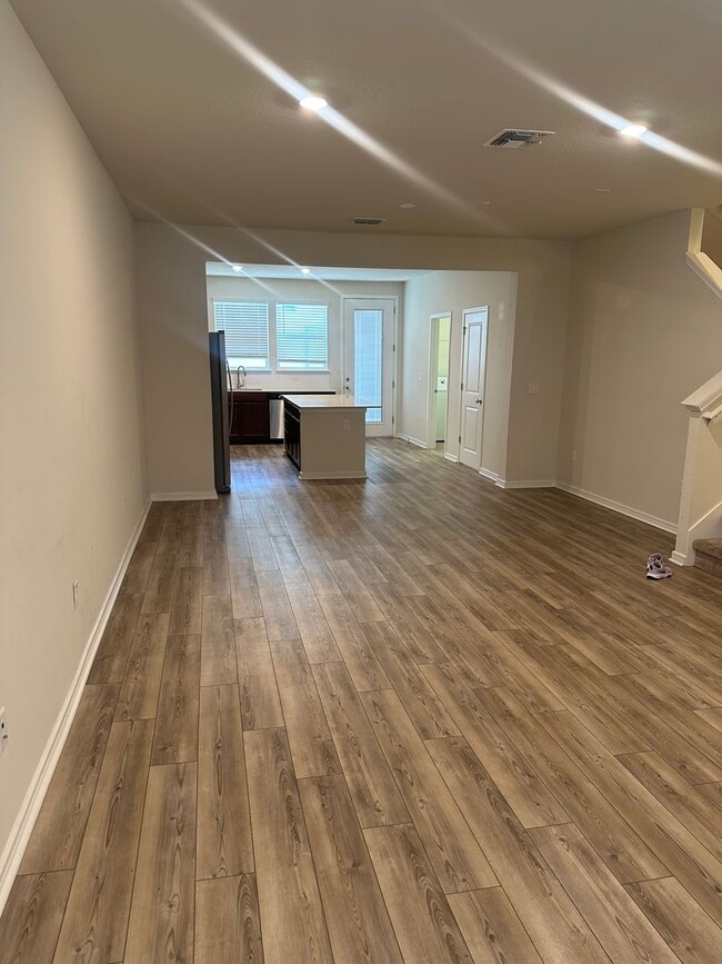 Building Photo - Isles of Lake Nona!! 3 Bedroom 2.5 Bathroom End Unit Townhome