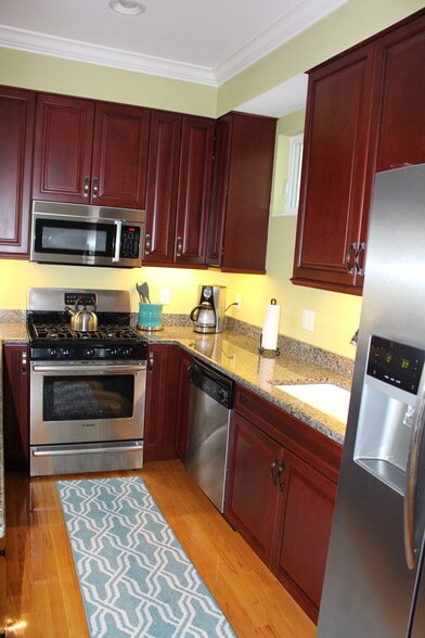 Gas stove and oven - 3319 W Granada St