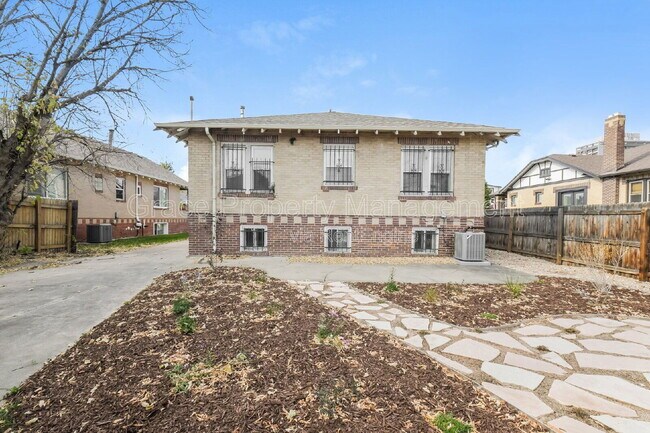 Building Photo - 1442 Perry St