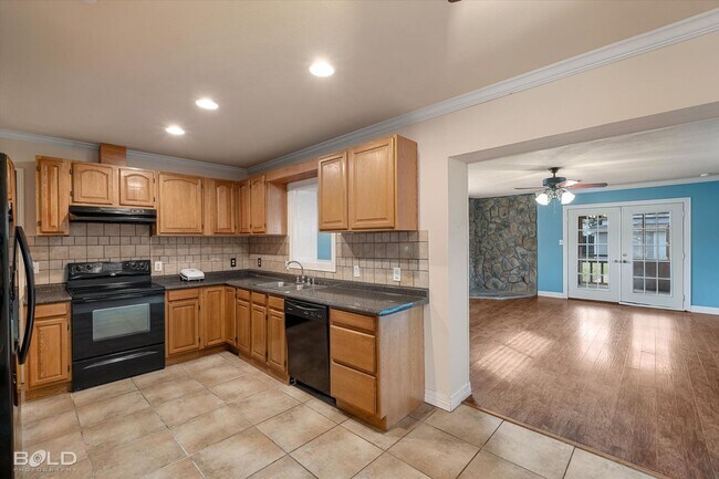 Building Photo - 2726 W Cavett Dr