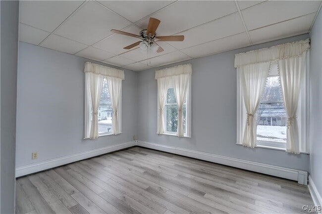 Building Photo - 136 Maple St