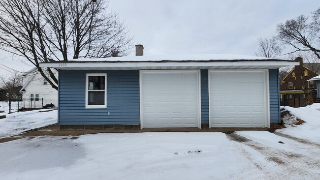 Building Photo - 4-Bedroom, 2 Bathroom Easthill Home with Bonus Room, Finished Lower Level, and Garage