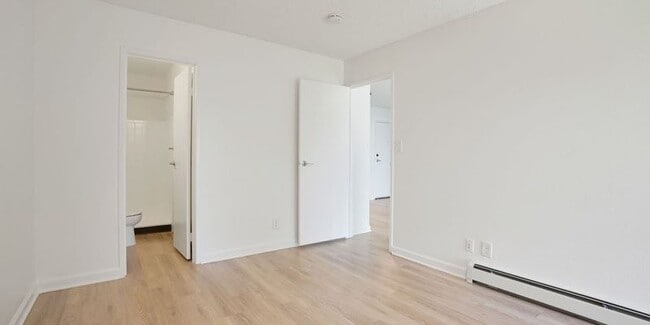 Building Photo - 1000 W Moorhead Cir