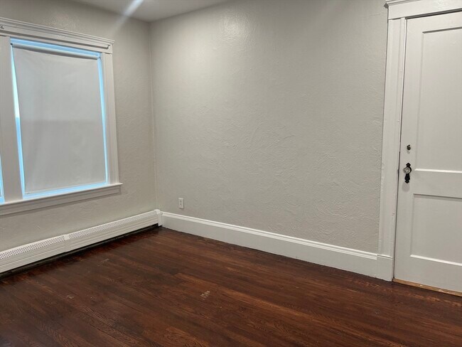 Building Photo - 12 Meadow St