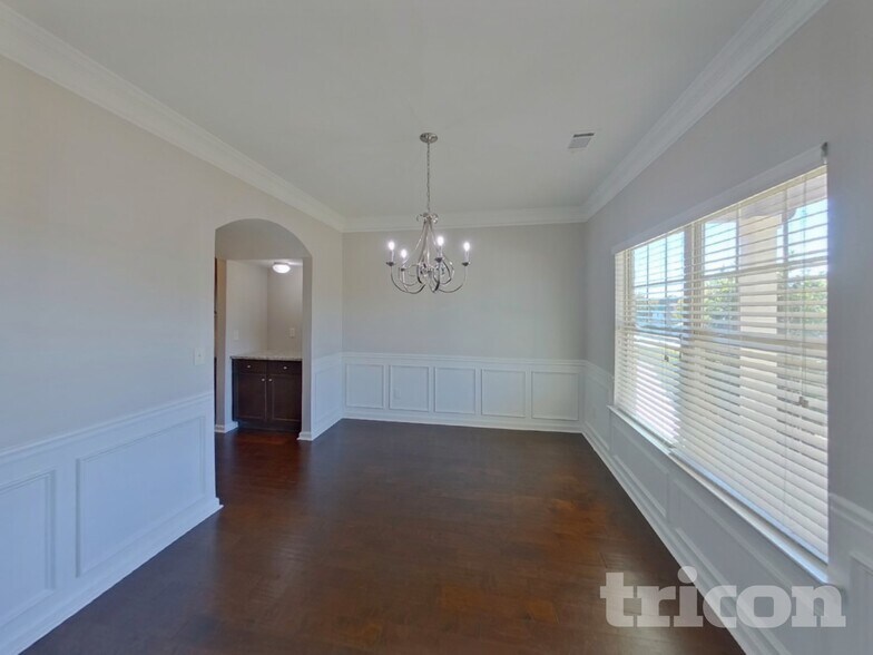 Building Photo - 671 Massey St