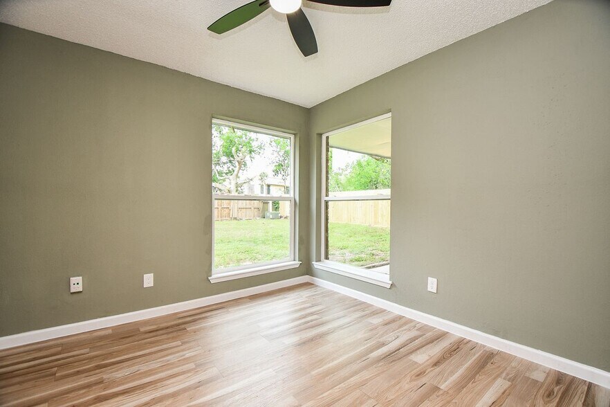 Building Photo - 17022 Quail Park Dr