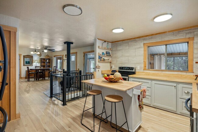 Building Photo - 5066 Iris St