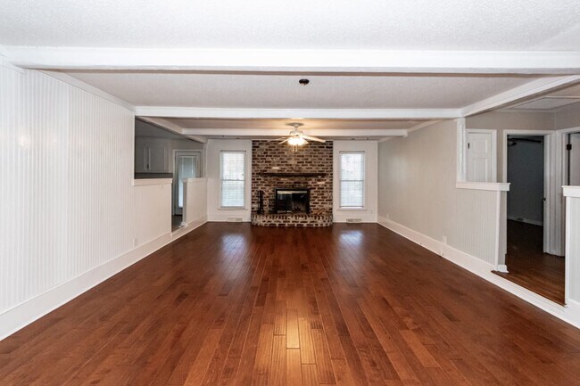 Building Photo - 765 Leafwood Rd