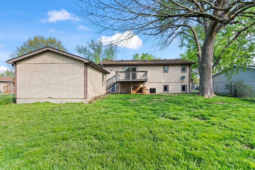 Building Photo - 204 Saxon Dr