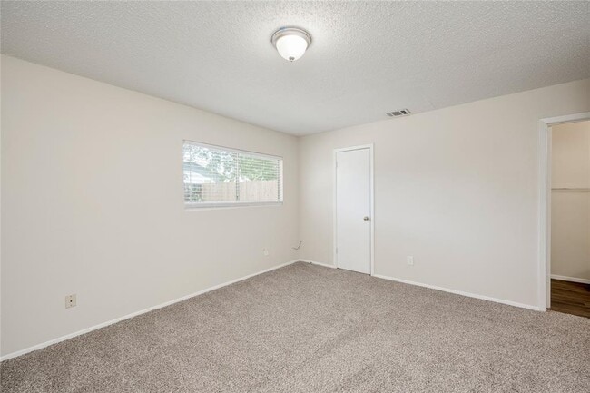 Building Photo - 6900 Branchwood Dr