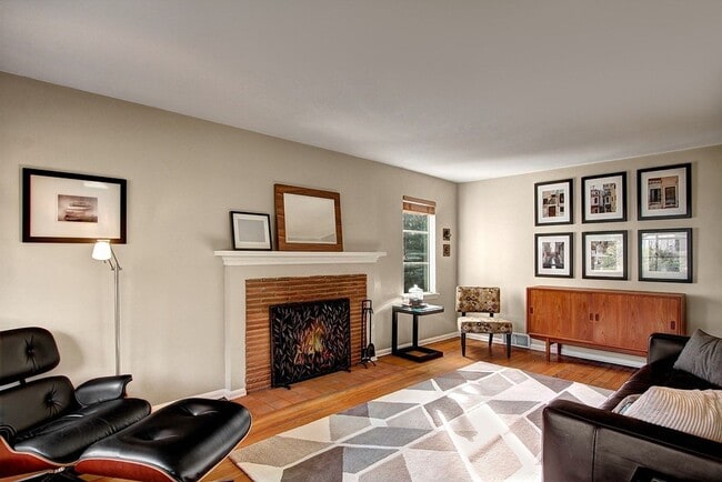 Building Photo - CLICK "REQUEST A TOUR" NOW!