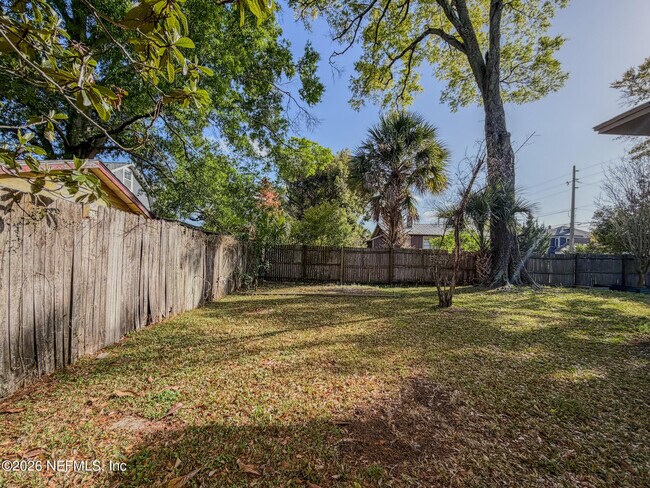 Building Photo - 2047 N Market St