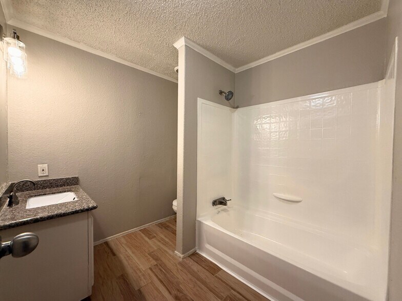 Building Photo - 11835 Greensbrook Forest Dr