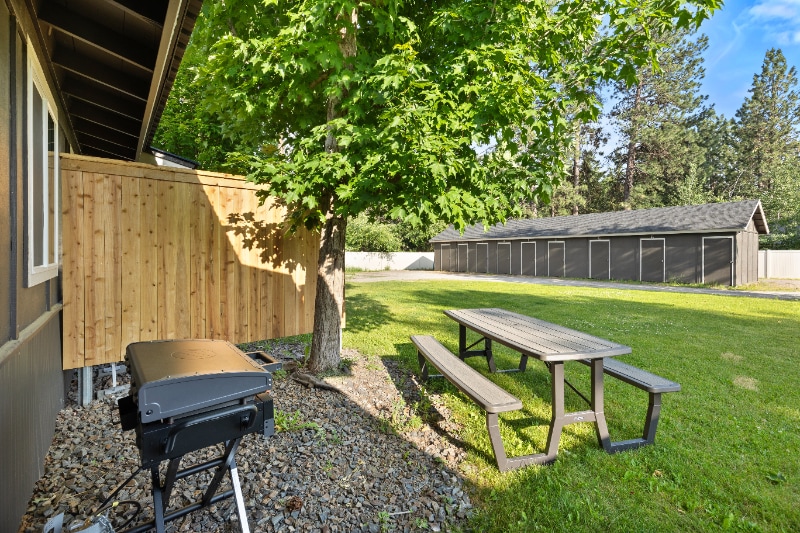 Building Photo - 661 8th Ave E N