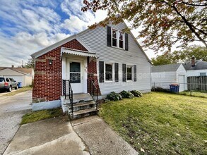 Building Photo - 1656 Fremont Ave NW
