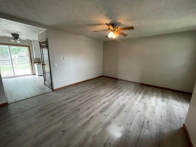 Building Photo - PRICE REDUCED! 4 Bedroom, 1.5 Bathroom Hou...