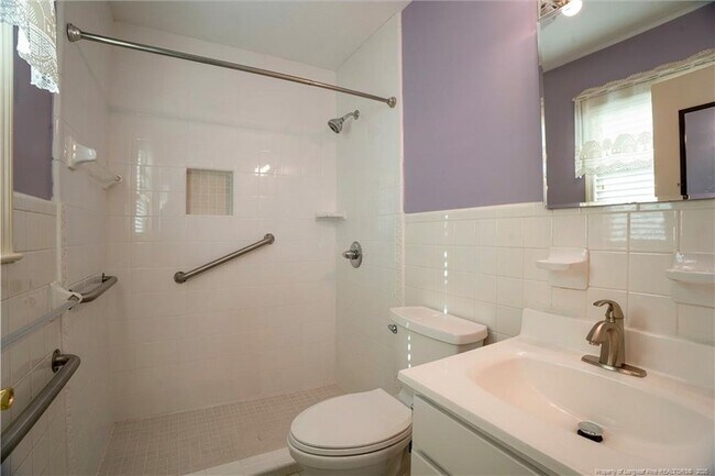 Building Photo - 1733 Daisy Ln