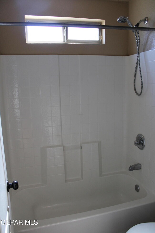 Building Photo - 3100 Amistoso St