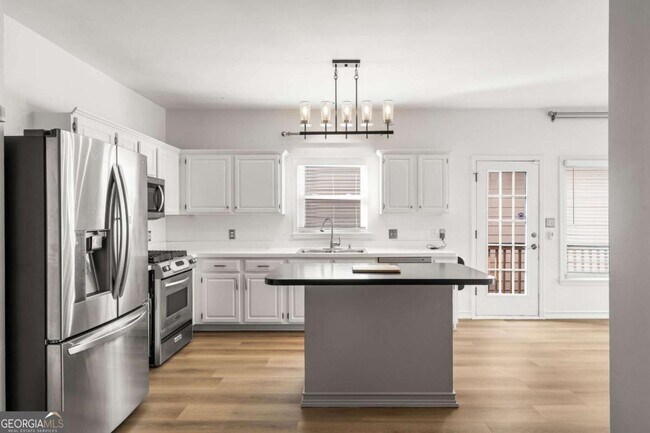 Building Photo - 529 Eastland Dr