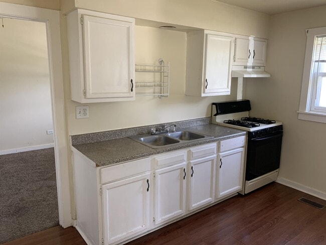 Building Photo - 334 Raymond St