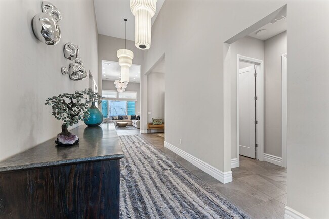Building Photo - 724 W Pleasant Oak Trl