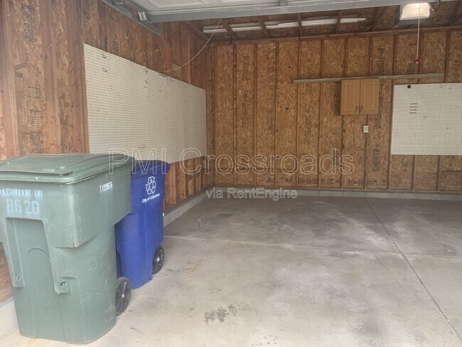 Building Photo - 8620 Olenbrook Dr