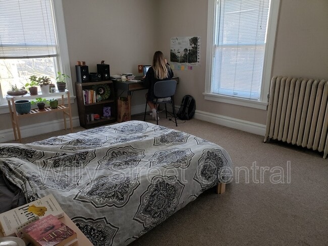 Building Photo - 1601 Madison St