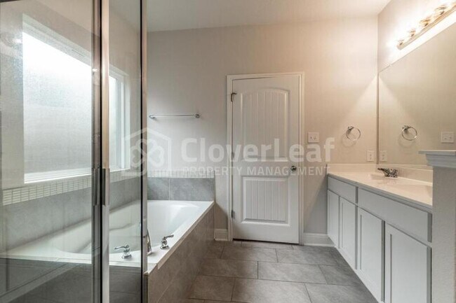 Building Photo - 6038 Akin Cir