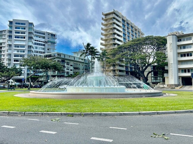 Building Photo - Tropic Seas one bdrm., one bath apartment, Oceanfront property, by Diamond Head and Kapiolani Park!