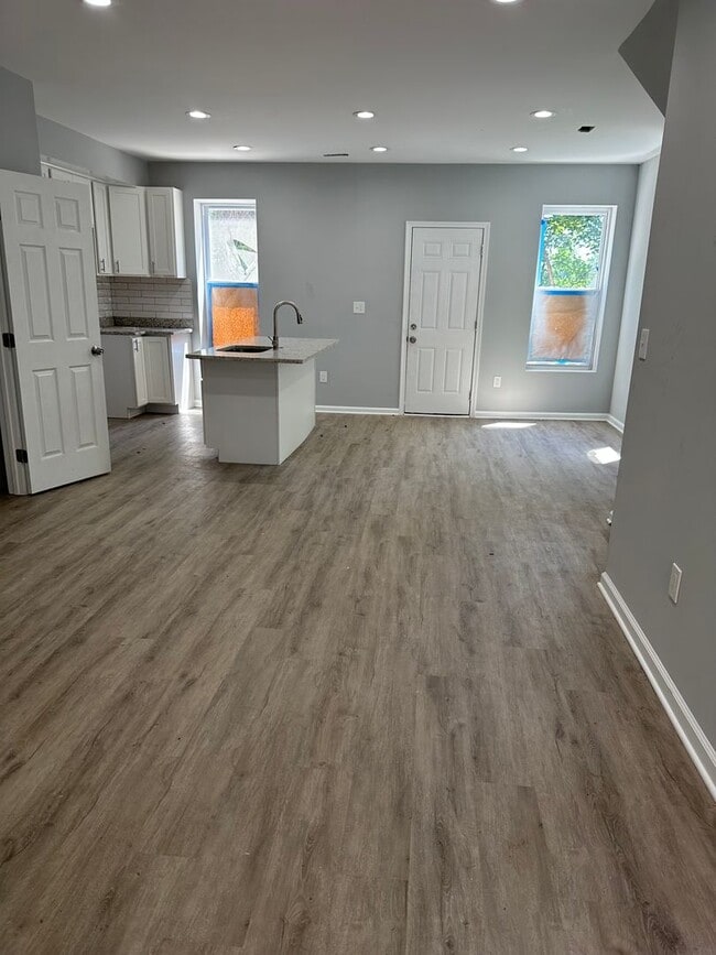Primary Photo - Brand New Renovation! Open Floor Plan! W/D...