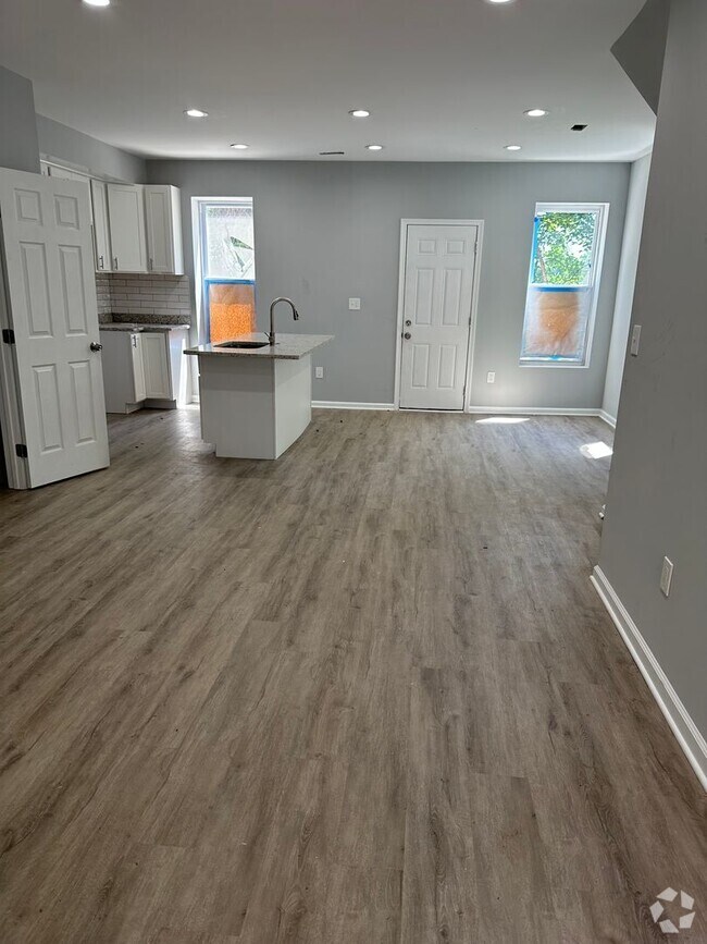 Building Photo - Brand New Renovation! Open Floor Plan! W/D...