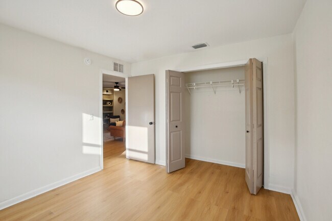 Building Photo - 3911 King Dr