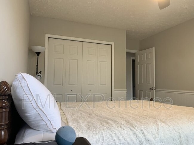 Building Photo - 6094 Red Squirrel Pl