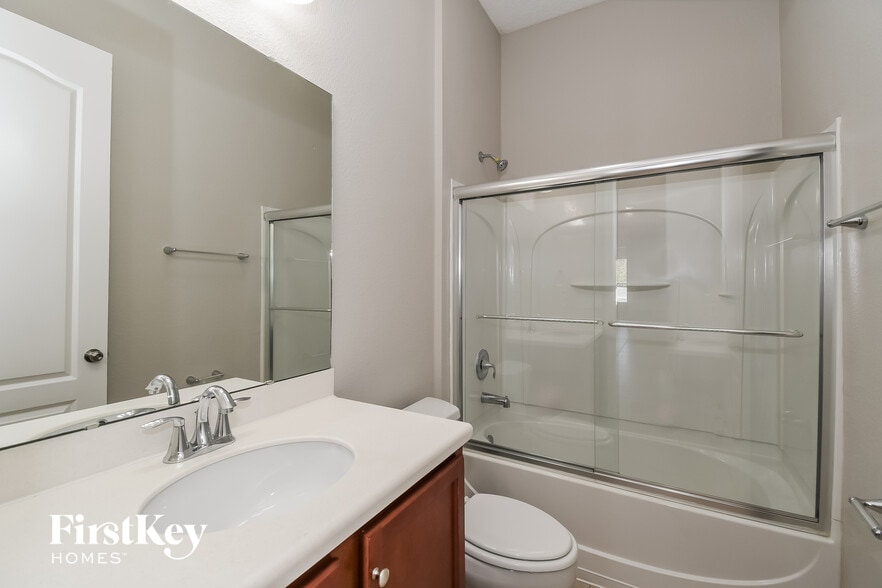 Building Photo - 466 Hefferon Dr