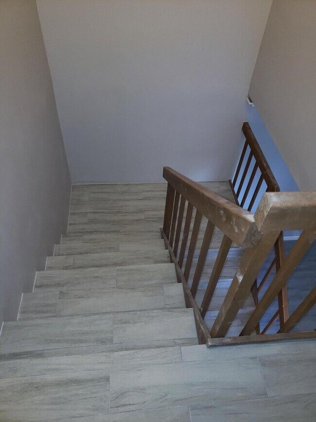 Building Photo - 388 Lake Arbor Dr