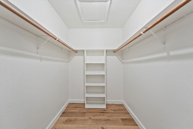 Building Photo - Stunning Remodeled Apartment in Houston!