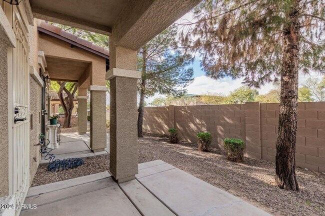 Building Photo - 3 BEDROOM CONDO IN MESA