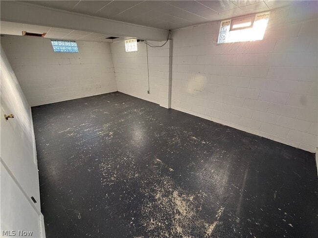 Building Photo - 2024 Delaware Dr SE