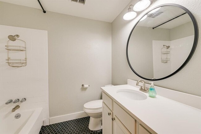 Building Photo - 9012 Texas Oaks Dr