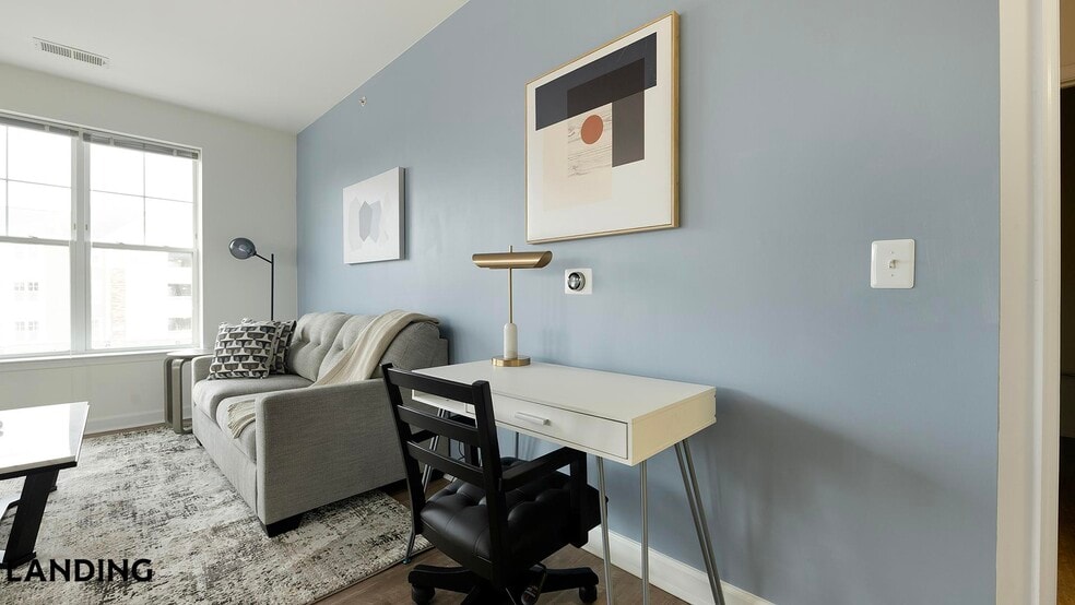 Building Photo - 909 Mansion Dr