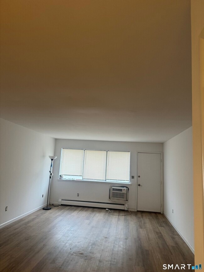 Building Photo - 15 Greenwich Ave