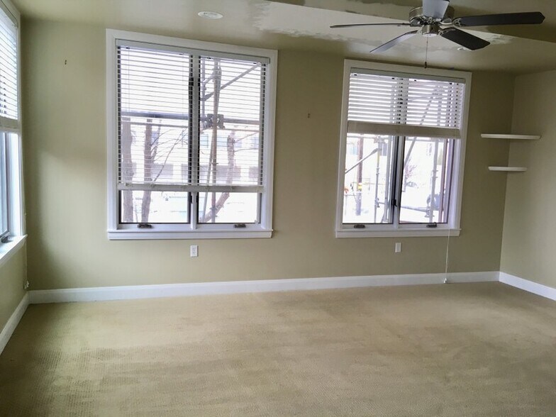 Building Photo - 88 S 900 E
