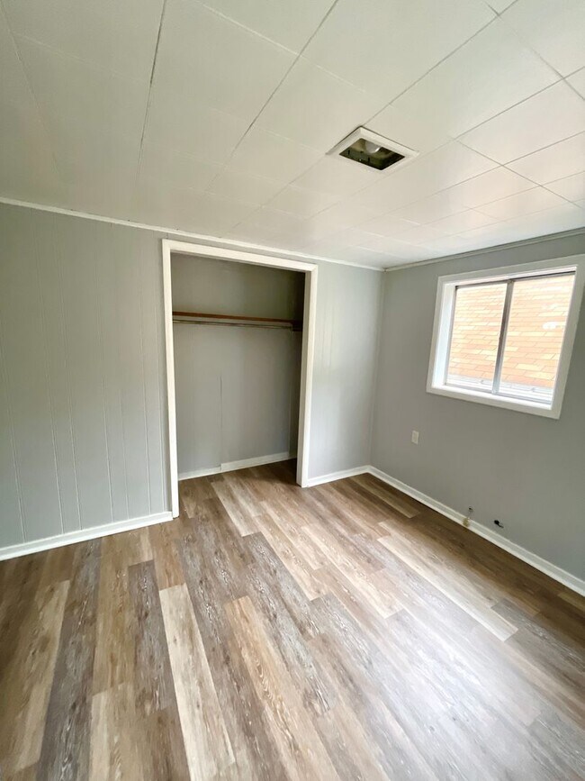 Building Photo - Renovated 3 bed 2 bath in Ambridge Heights!